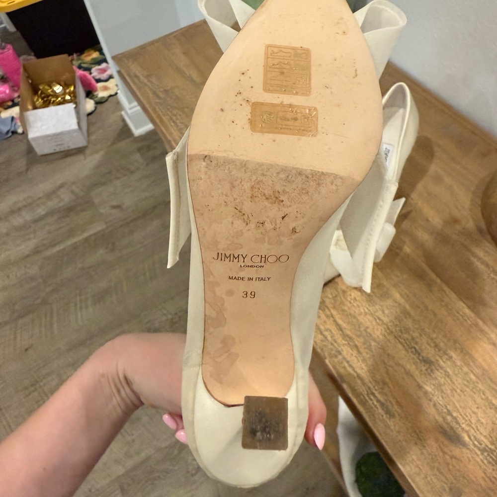 Jimmy Choo Ivory Bow Heels - Picture 5 of 7